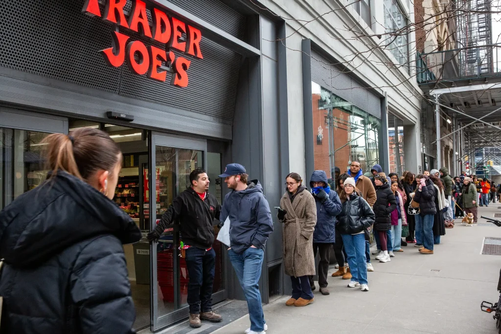 Συναγερμός για ακραία χιονοθύελλα στις ΗΠΑ: Δώδεκα πολιτείες σε κατάσταση έκτακτης ανάγκης – 10.000 πτήσεις ακυρώθηκαν