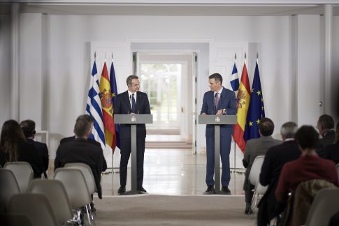 Θεσσαλονίκη: Διανομές ζωοτροφών για τα αδέσποτα από τον δήμο Ωραιοκάστρου