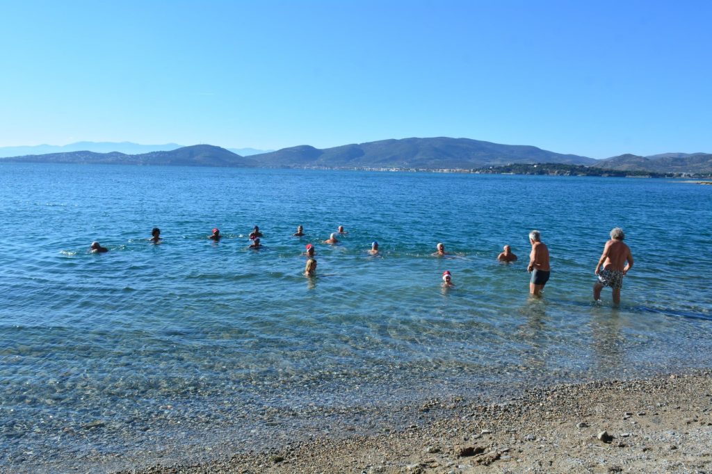 Πρωτοχρονιά με βουτιά στον Παγασητικό: Σταθερό σημείο αναφοράς η γιορτή του «Ιάσονα» στις Πλάκες Γορίτσας