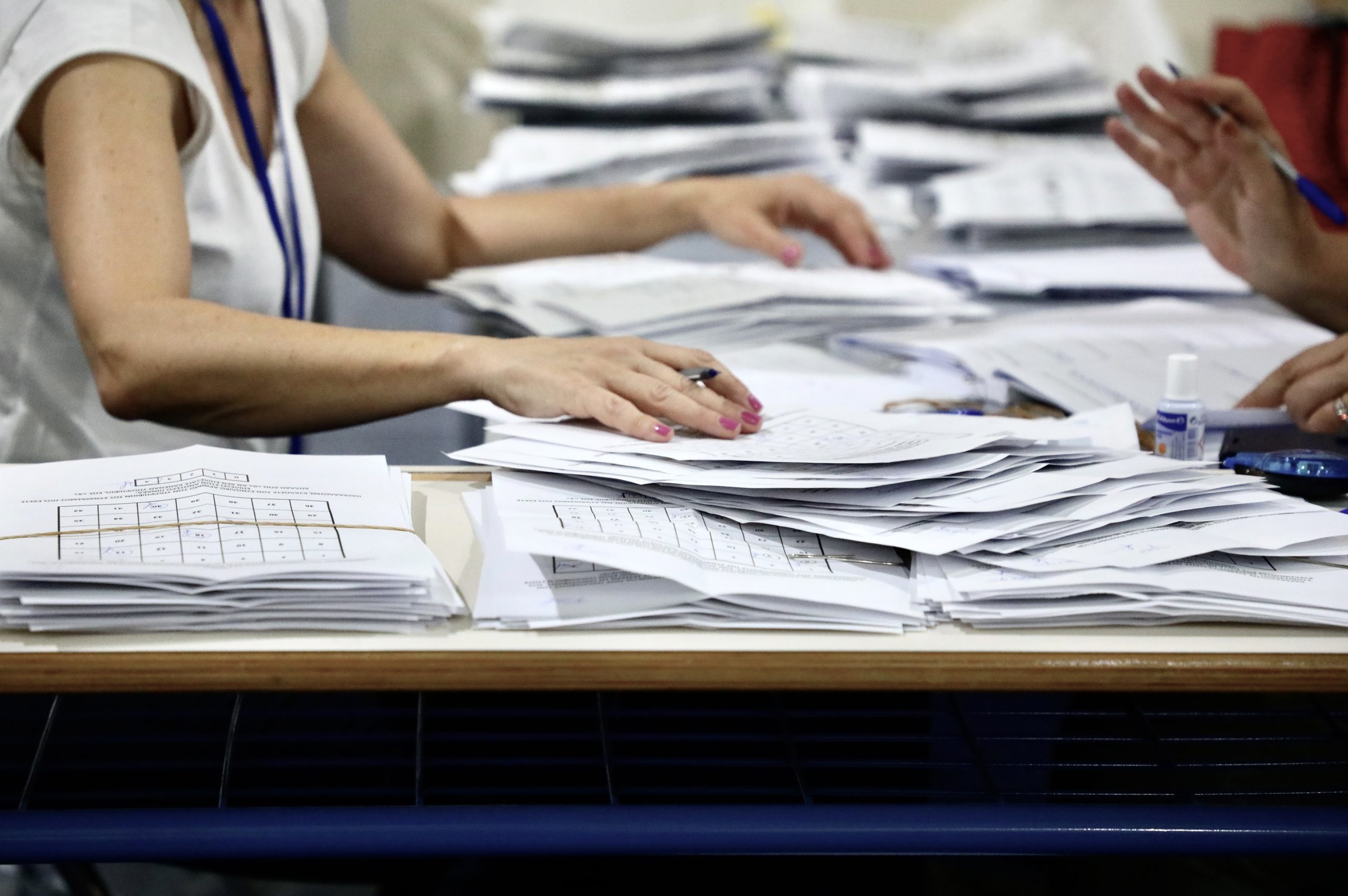 Σε δημόσια διαβούλευση το νομοσχέδιο για την επιστολική ψήφο των αποδήμων 