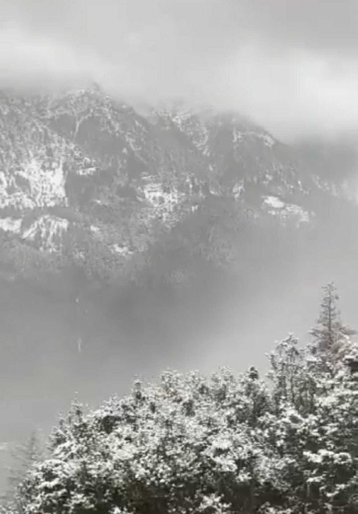 Χειμωνιάτικο τοπίο στην Ήπειρο: Στα λευκά τα Ζαγοροχώρια και το φαράγγι του Βίκου