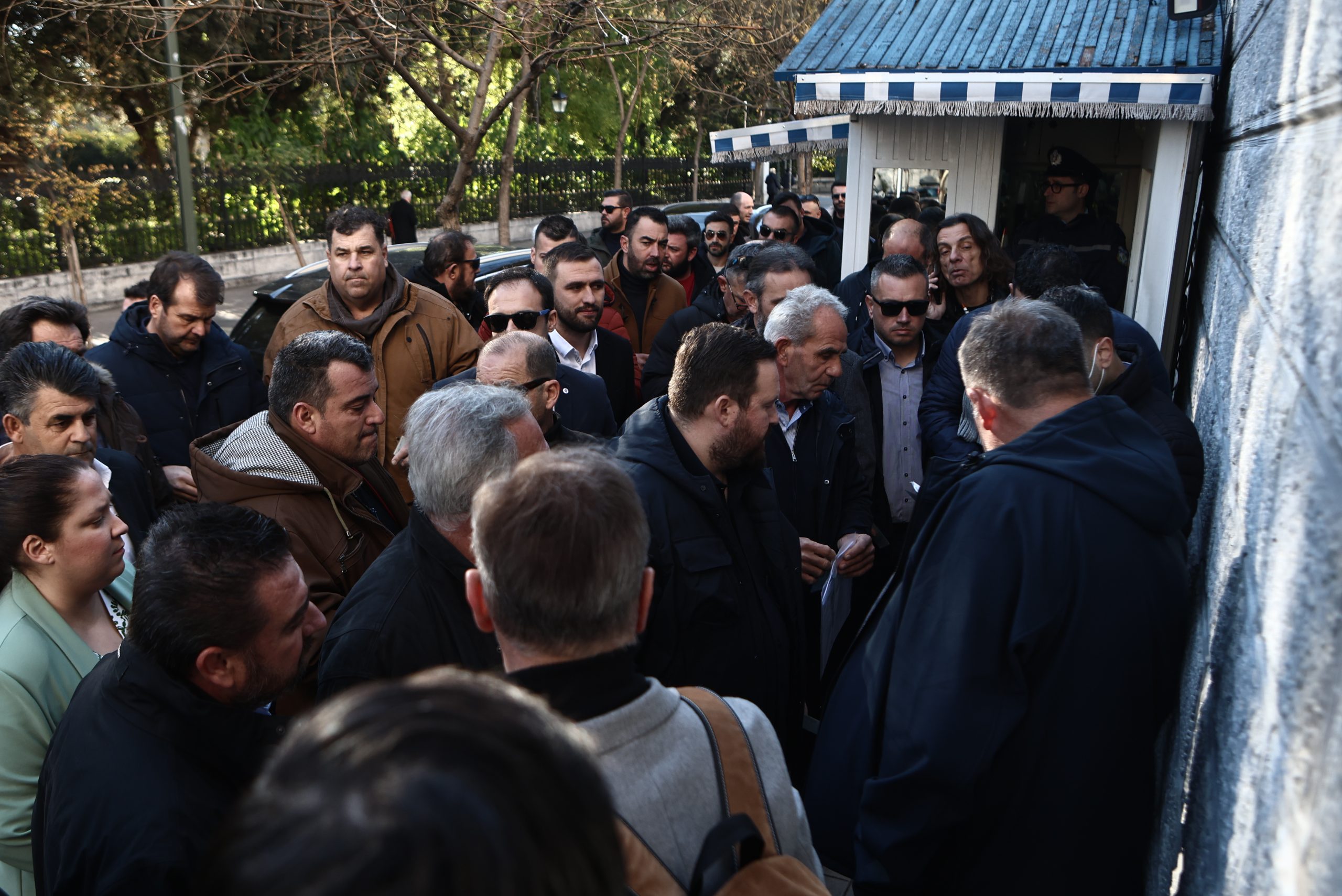 Στο Μέγαρο Μαξίμου οι αγρότες για τη συνάντηση με τον Πρωθυπουργό