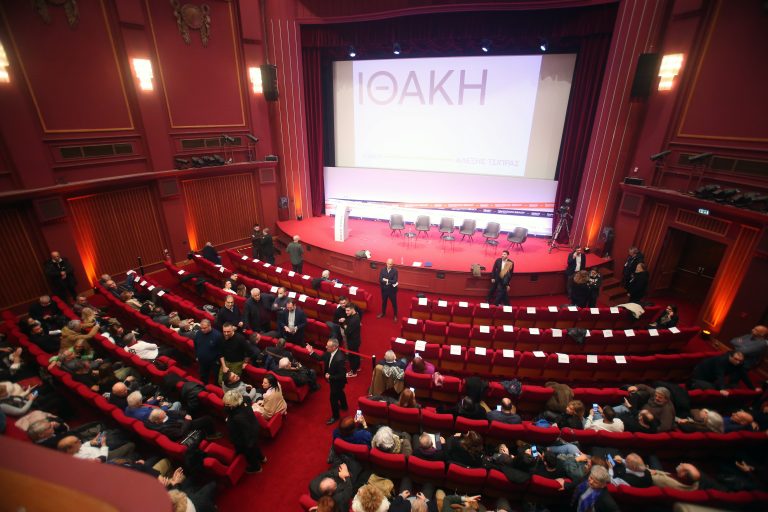 Θεσσαλονίκη: Παρουσιάζει την «Ιθάκη» ο Αλέξης Τσίπρας- Ένταση έξω από το Ολύμπιον με έξι συλλήψεις