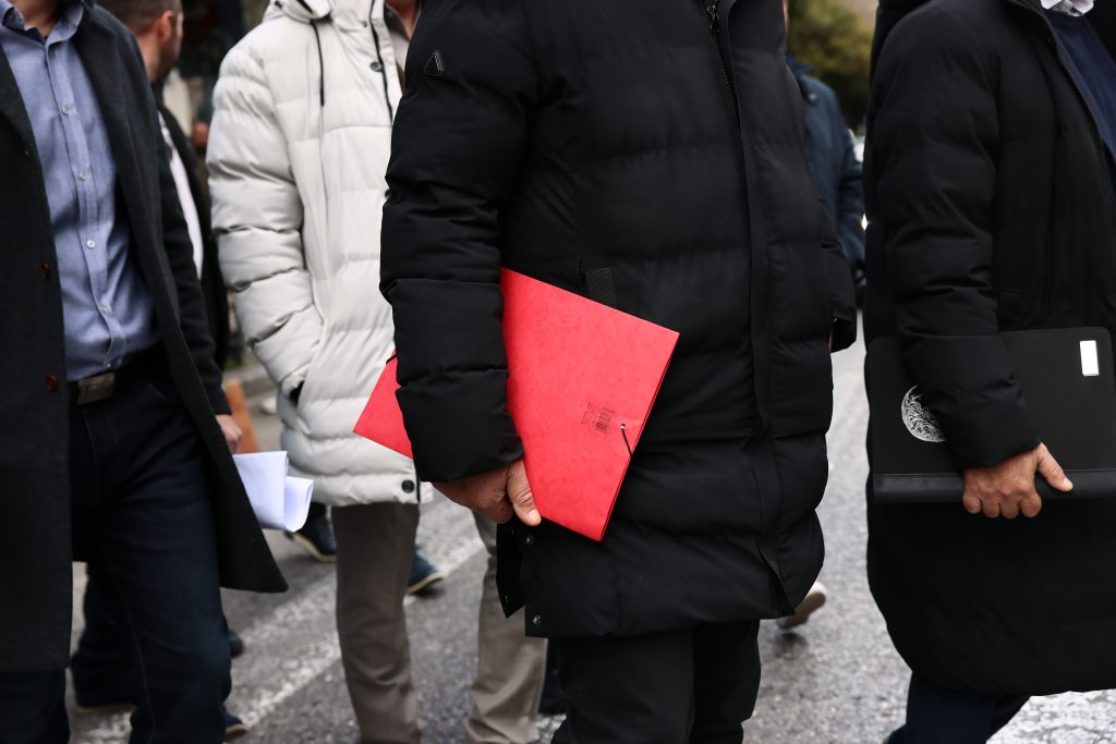 Έφτασαν στο Μαξίμου οι αγρότες για την κρίσιμη συνάντηση με τον Πρωθυπουργό