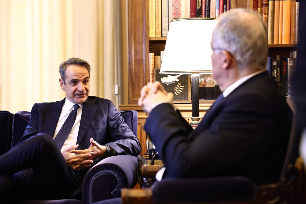 Μητσοτάκης σε Τασούλα: Φέρνω νέα ταραγμένων θαλασσών – Να πρυτανεύσει η λογική και ο διάλογος στις σχέσεις ΕΕ και ΗΠΑ