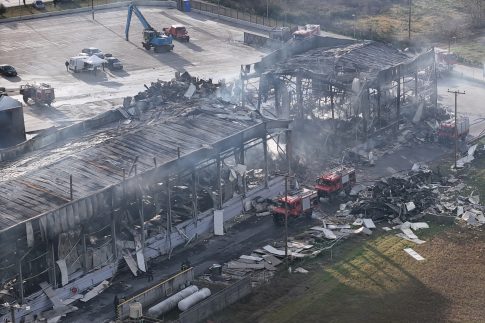 Ισχυρές βροχές και θυελλώδεις άνεμοι στα παράλια της Λάρισας – Mηχανήματα καθαρίζουν τους δρόμους