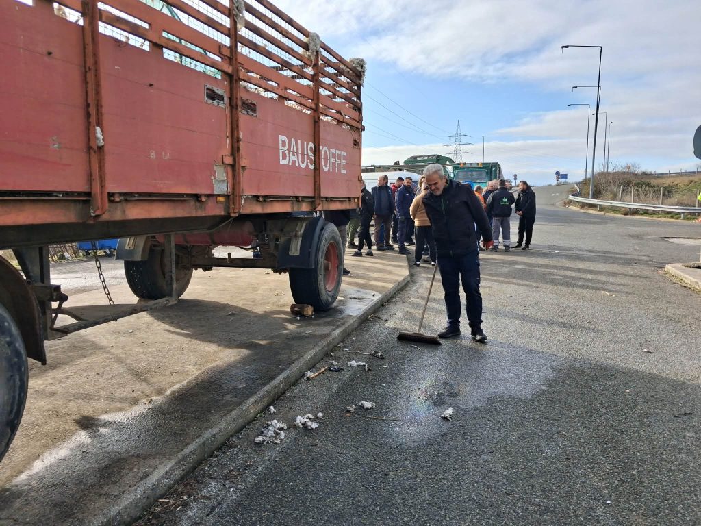 Σέρρες: Αποχώρησαν οι αγρότες του μπλόκου Νέων Κερδυλίων