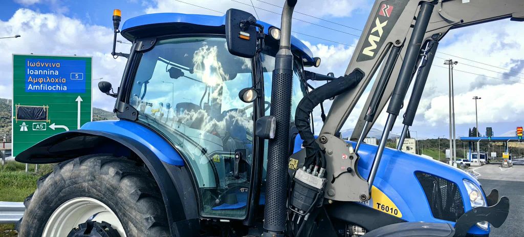 Κόβουν την Αιτωλοακαρνανία στα δύο οι αγρότες του μπλόκου του Αγγελόκαστρου – Σε συναγερμό οι Αρχές στη γέφυρα Ρίου – Αντιρρίου