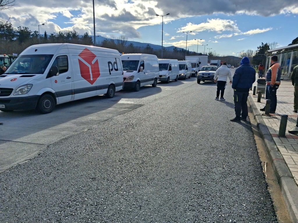 Στο μπλόκο του Προμαχώνα παραγωγοί και πωλητές των λαϊκών αγορών