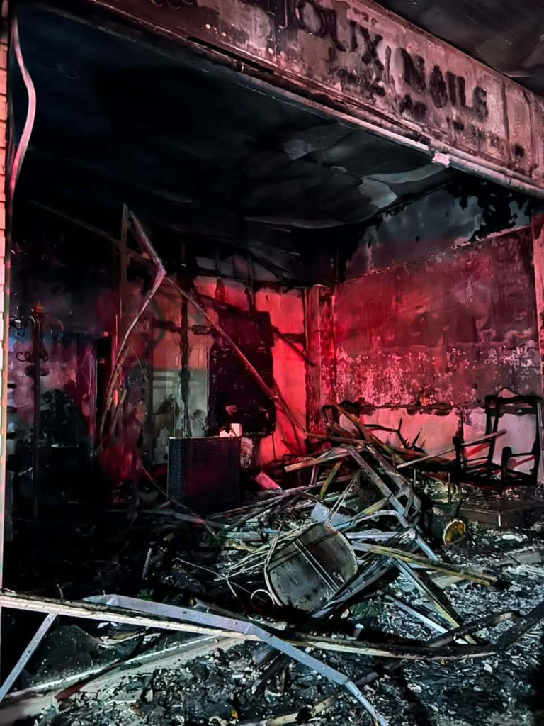 Φωτιά σε κατάστημα στη Νέα Σμύρνη – Εμπρησμό εξετάζουν οι Αρχές