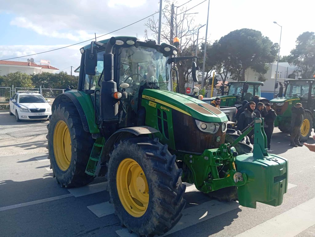 Κινητοποίηση αγροτών στη Ρόδο με αποκλεισμό στον κόμβο των Κολυμπίων