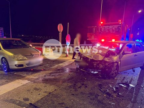 Συνελήφθησαν νεαροί που έτρεχαν με μηχανές και έκαναν σούζες σε δρόμους της Αττικής – Ο ένας δεν είχε καν δίπλωμα