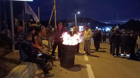 Η ώρα του διαλόγου: Για τη συνάντηση με τον πρωθυπουργό προετοιμάζονται οι αγρότες και ανοίγουν τους δρόμους