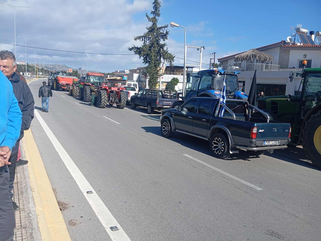 Κινητοποίηση αγροτών στη Ρόδο με αποκλεισμό στον κόμβο των Κολυμπίων