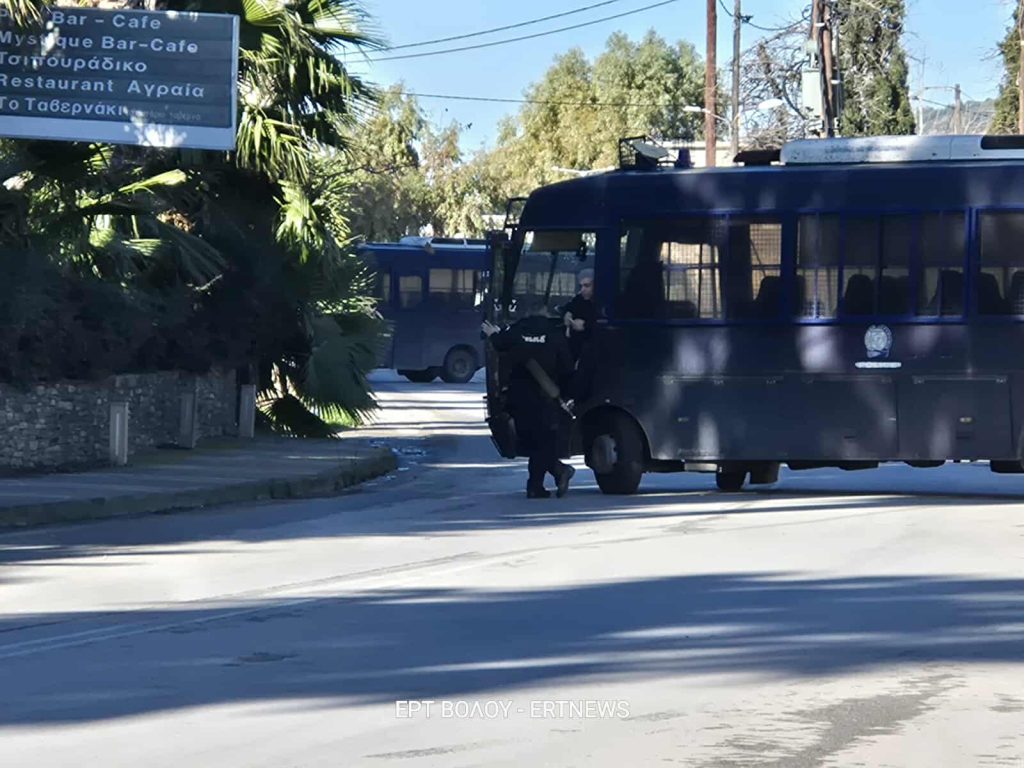 Επεισόδια και προσαγωγές κατά την 110η Σύνοδο των Πρυτάνεων στην Αγριά Βόλου