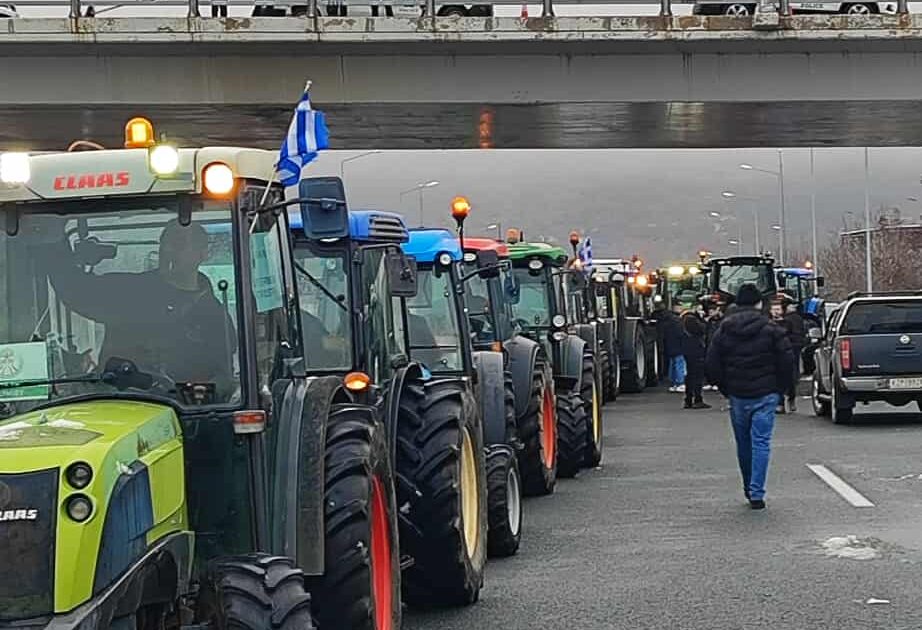 Αποχωρούν και οι αγρότες της Κοζάνης από το μπλόκο της Σιάτιστας