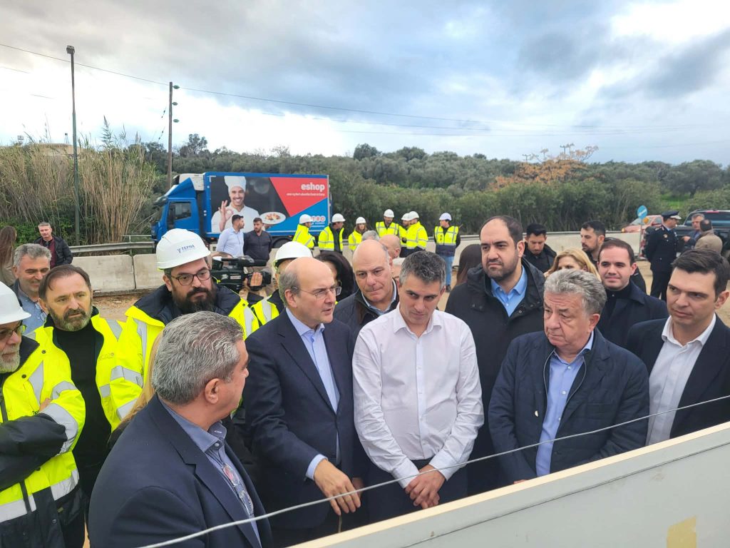 Χανιά: Υπεγράφη η σύμβαση για τον ΒΟΑΚ Χανιά – Ηράκλειο – Ενα έργο δεκαετιών γίνεται πράξη