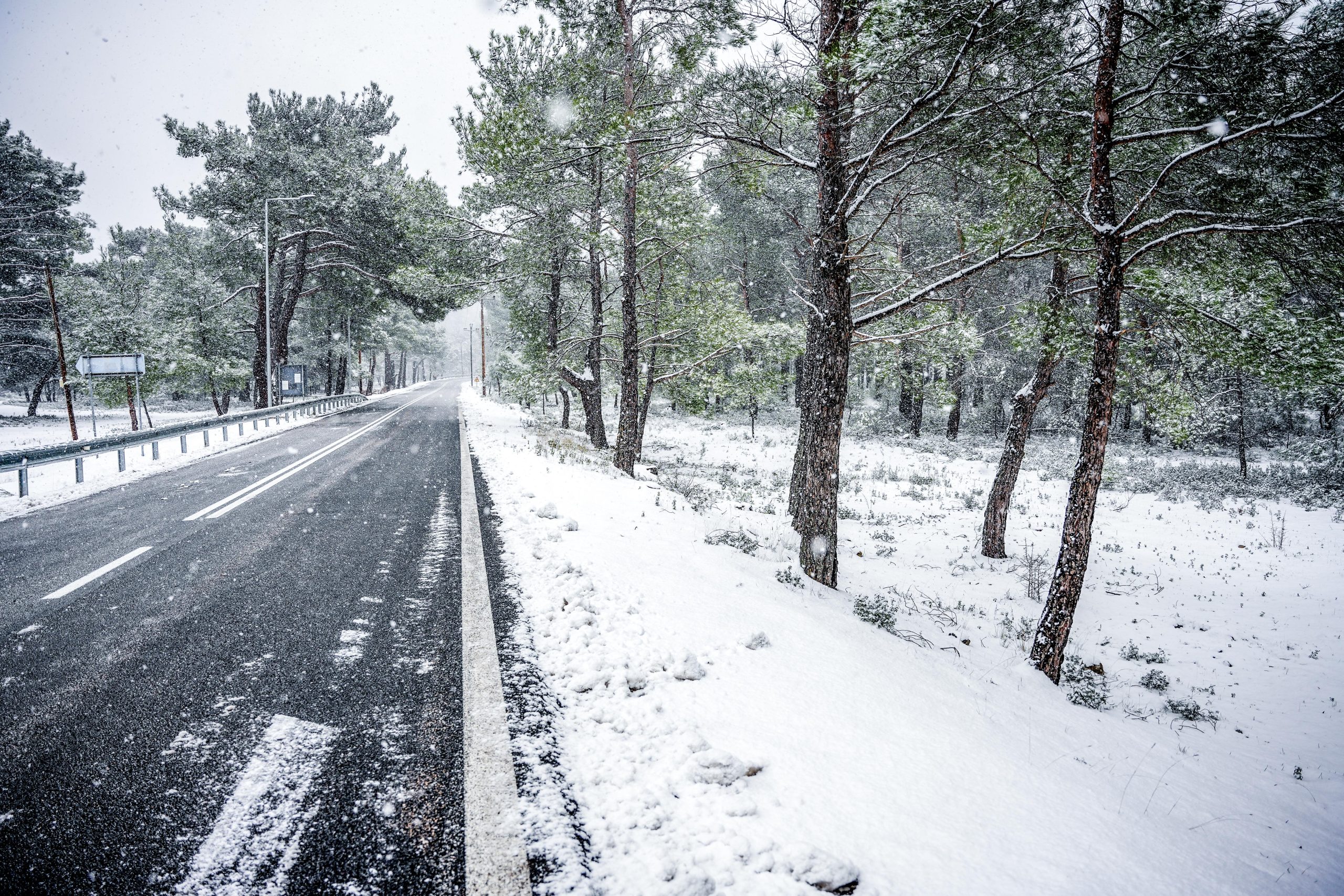 ΧΙΟΝΙΑ ΣΤΗ ΛΕΣΒΟ  (ΠΑΝΑΓΙΩΤΗΣ ΜΠΑΛΑΣΚΑΣ/ΕUROKINISSI)