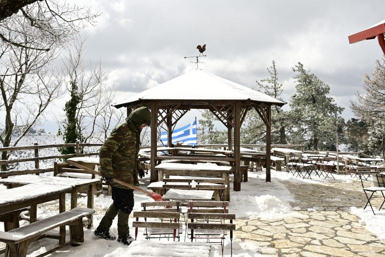 Καιρός: Επέλαση πολικού ψύχους μικρής διάρκειας   – Πού δείχνει μείον 13 Κελσίου – Η εικόνα στην Πάρνηθα