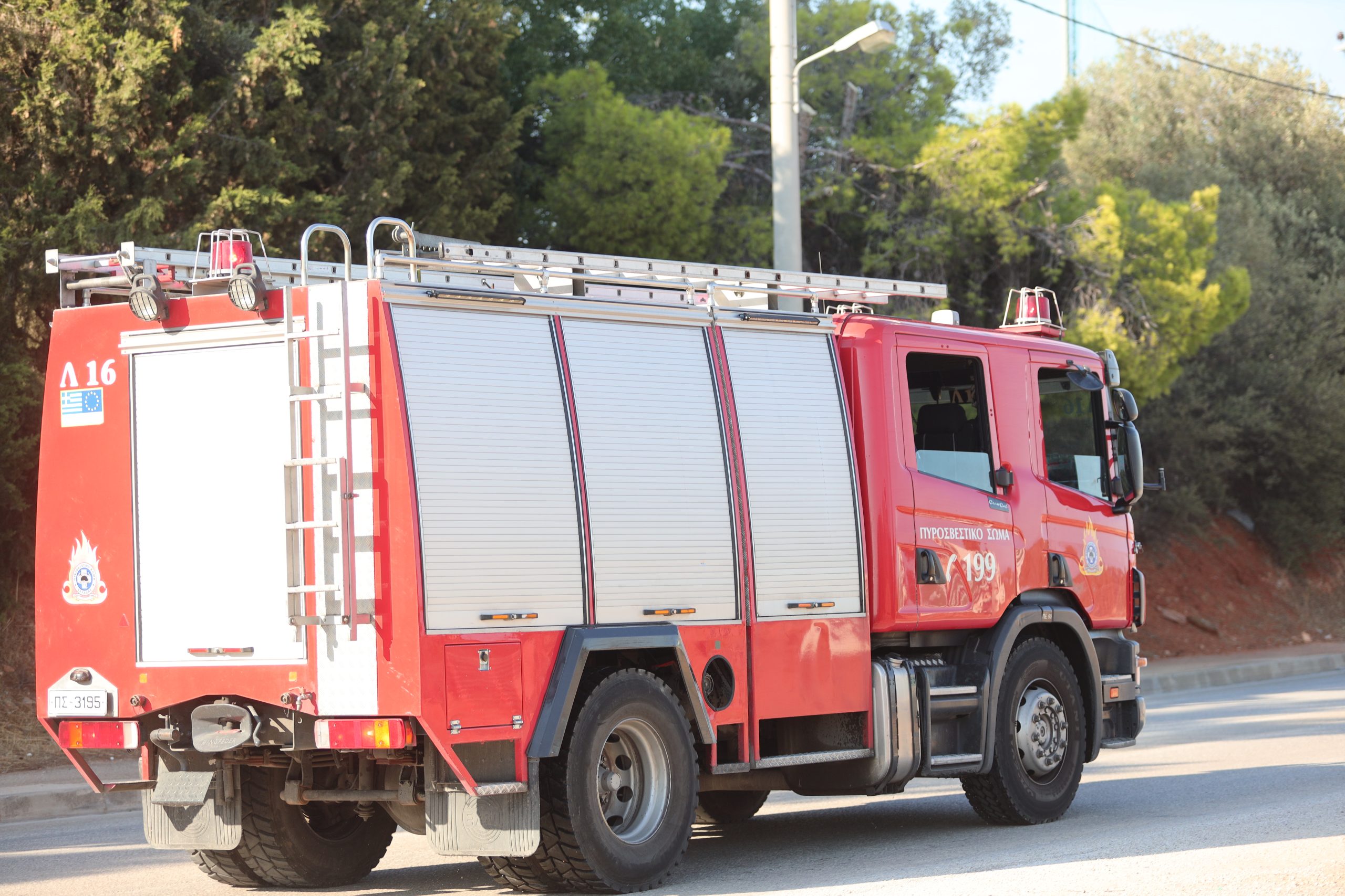 Ραφήνα: Εντοπίστηκε άνθρωπος χωρίς τις αισθήσεις του μετά από κατάσβεση σπιτιού