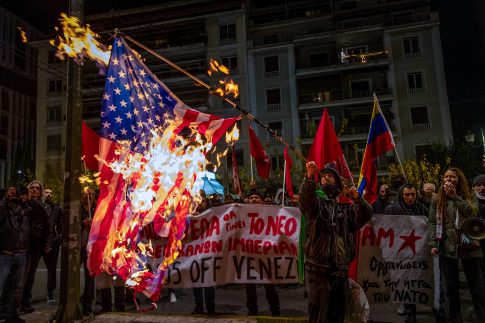 Βενεζουέλα: Ο Τραμπ ανακοίνωσε τη σύλληψη Μαδούρο μετά από «ευρεία επιχείρηση» των ΗΠΑ – Έχει μεταφερθεί εκτός της χώρας