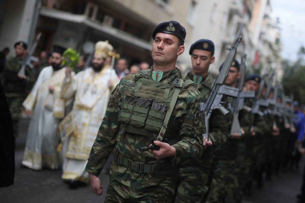 Μεγαλοπρεπής εορτασμός των Θεοφανείων στη χώρα – Ο αγιασμός των υδάτων και η ρίψη του Τίμιου Σταυρού