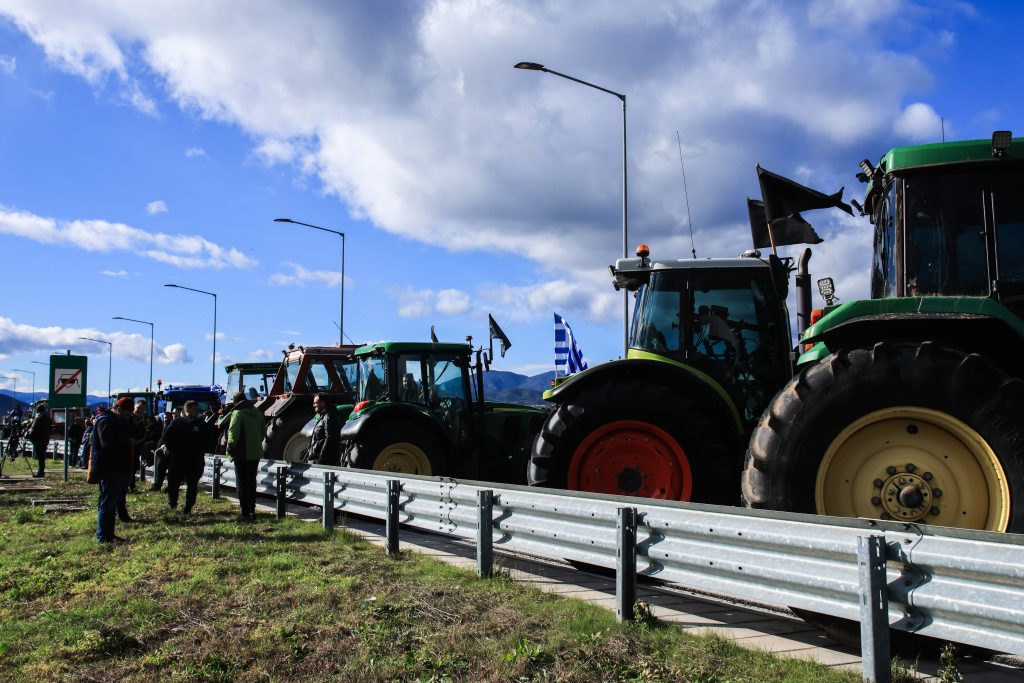 Διαβουλεύσεις αγροτών για πανελλαδική σύσκεψη πριν συναντήσουν τον πρωθυπουργό – Το ΕΡΤnews στα μπλόκα της χώρας