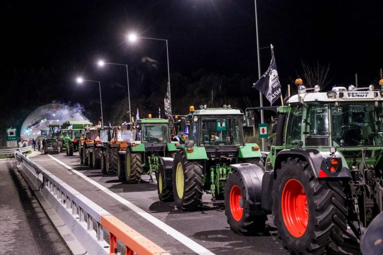 Θετικοί οι αγρότες στη νέα πρόσκληση για διάλογο με τον Πρωθυπουργό – Το ΕΡΤnews στα μπλόκα της χώρας