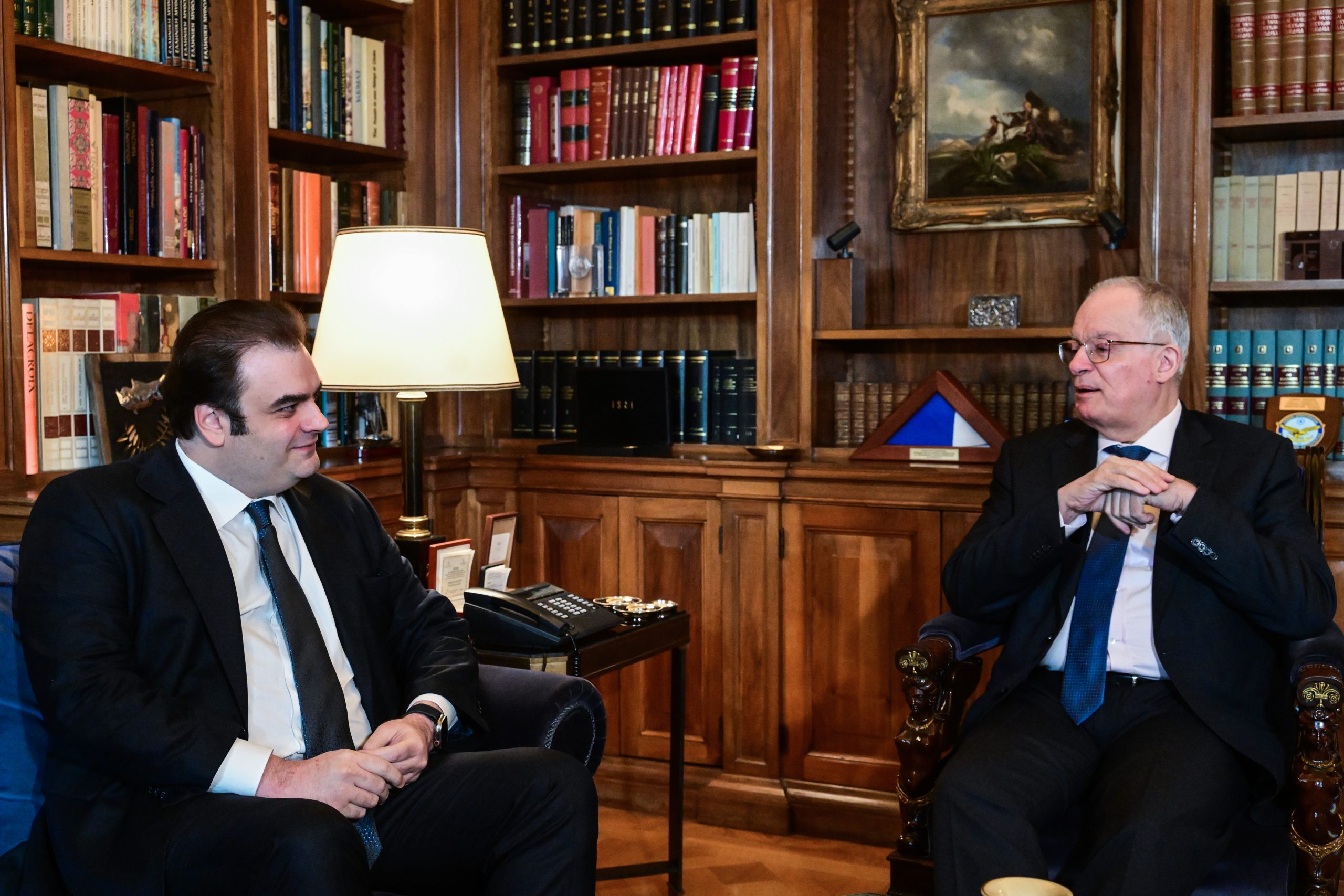 Οι προοπτικές της ελληνικής και ευρωπαϊκής οικονομίας στο επίκεντρο της συνάντησης Τασούλα – Πιερρακάκη