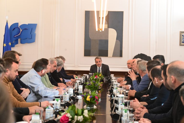 Οι ανακοινώσεις Μητσοτάκη μετά τη μαραθώνια συνάντηση με τους αγρότες – Αυτές είναι οι επιπλέον βελτιώσεις στα μέτρα ενίσχυσης