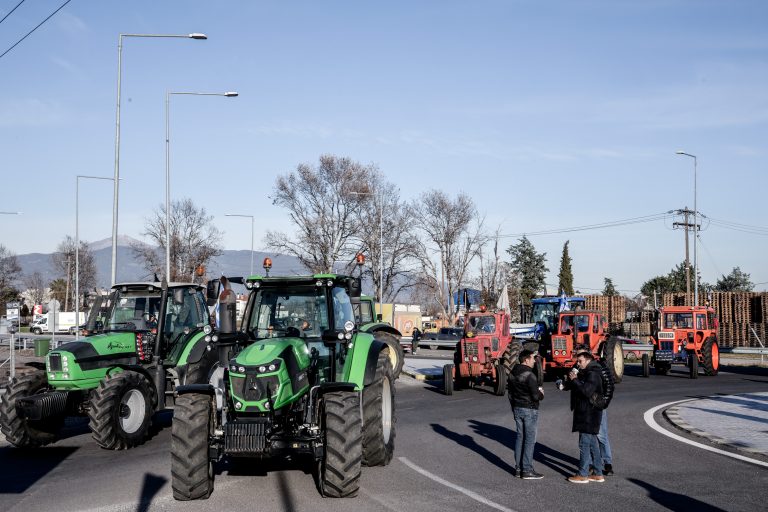 «Ναι στον διάλογο» η απόφαση των αγροτών μετά τη σύσκεψη στον Παλαμά Καρδίτσας