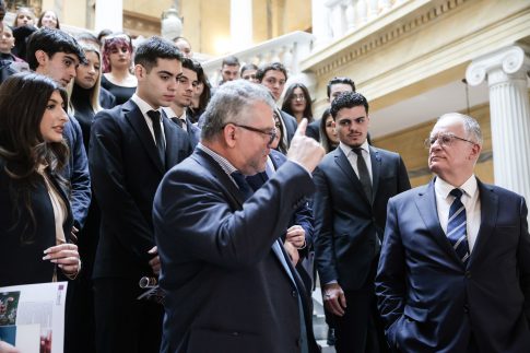 Ζάκυνθος: Δυο συλλήψεις για εκβίαση, απειλή, εξύβριση, όπλα και ναρκωτικά