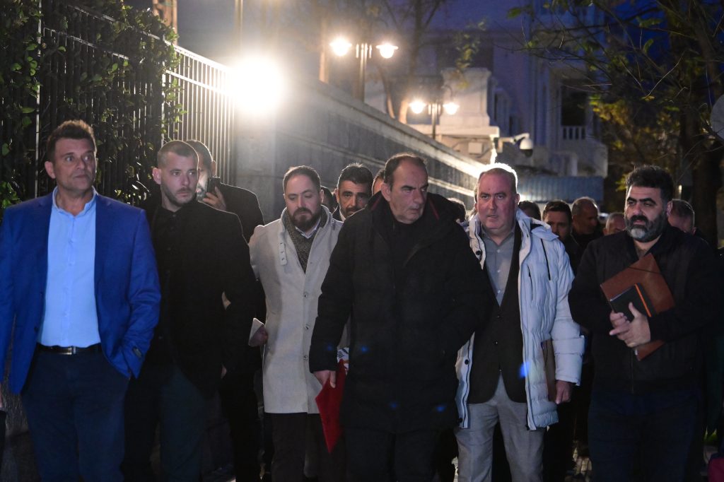 Σήμερα οι αποφάσεις για το μέλλον των μπλόκων: «Συγκρατημένα αισιόδοξος» ο Πρωθυπουργός – «Δεν είναι πλήρως ικανοποιημένοι», λένε οι αγρότες