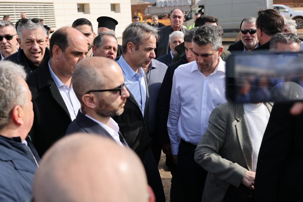 Στο εργοτάξιο του αεροδρομίου στο Καστέλλι ο Κ. Μητσοτάκης: Λύνουμε εκκρεμότητες του παρελθόντος και θωρακίζουμε με έργα υποδομής – Το 2028 η λειτουργία του