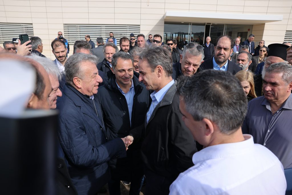Στο εργοτάξιο του αεροδρομίου στο Καστέλλι ο Κ. Μητσοτάκης: Λύνουμε εκκρεμότητες του παρελθόντος και θωρακίζουμε με έργα υποδομής – Το 2028 η λειτουργία του