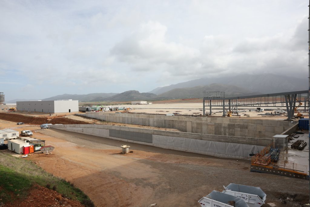 Στο εργοτάξιο του αεροδρομίου στο Καστέλλι ο Κ. Μητσοτάκης: Λύνουμε εκκρεμότητες του παρελθόντος και θωρακίζουμε με έργα υποδομής – Το 2028 η λειτουργία του