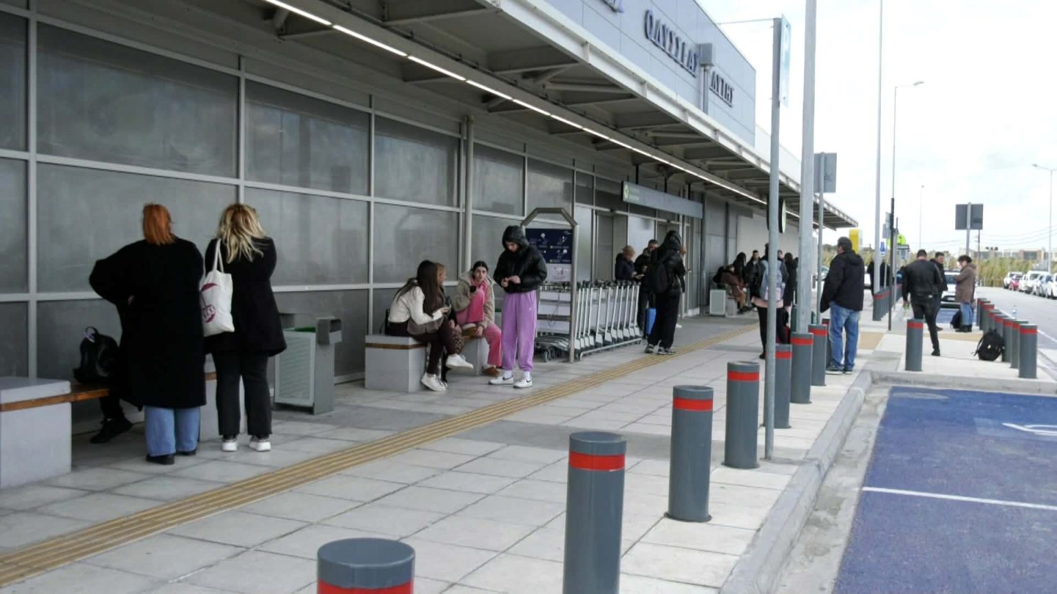 Αναβολές και ματαιώσεις πτήσεων λόγω μπλακάουτ και καιρού στη Λέσβο