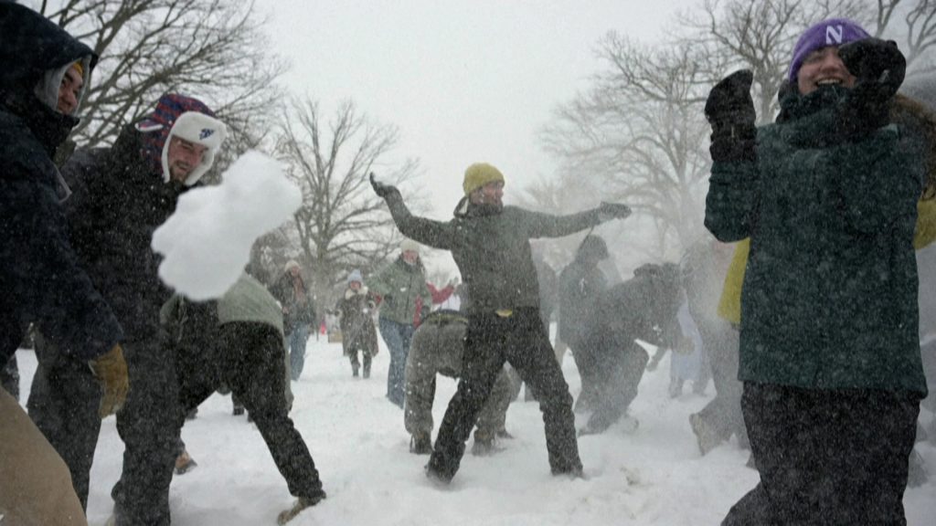 ΗΠΑ: Χιόνια, πολικό ψύχος και στιγμές ξεγνοιασιάς σε πόλεις της Ανατολικής Ακτής