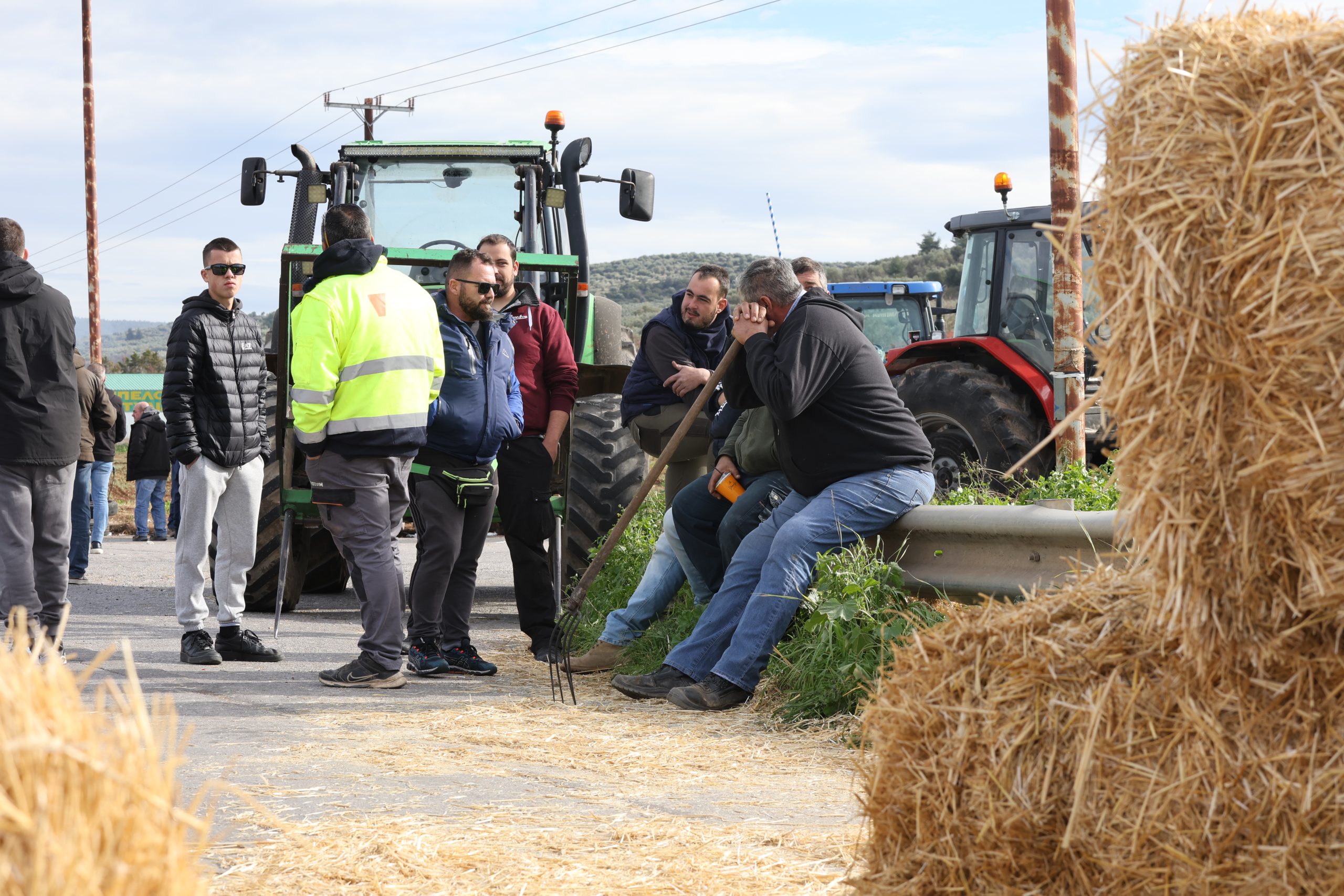 Κριτική της αντιπολίτευσης στην κυβέρνηση για προσχηματικό διάλογο με τους αγρότες