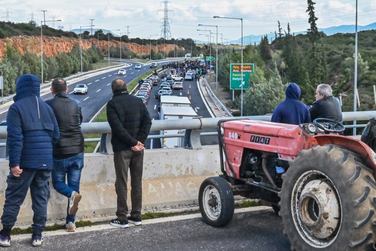 Σκληραίνουν τη στάση τους οι αγρότες- Τα στρατηγικά σημεία των κινητοποιήσεών τους