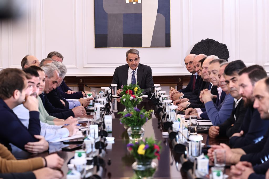 Κάθοδος των τρακτέρ στην Αθήνα η πρόταση της Νίκαιας – Η ατζέντα της σημερινής συνάντησης κυβερνητικού κλιμακίου με τους αγρότες