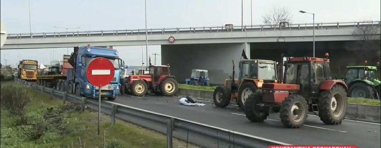 Αποχωρούν από το μπλόκο της Νίκαιας οι αγρότες της Θεσσαλίας