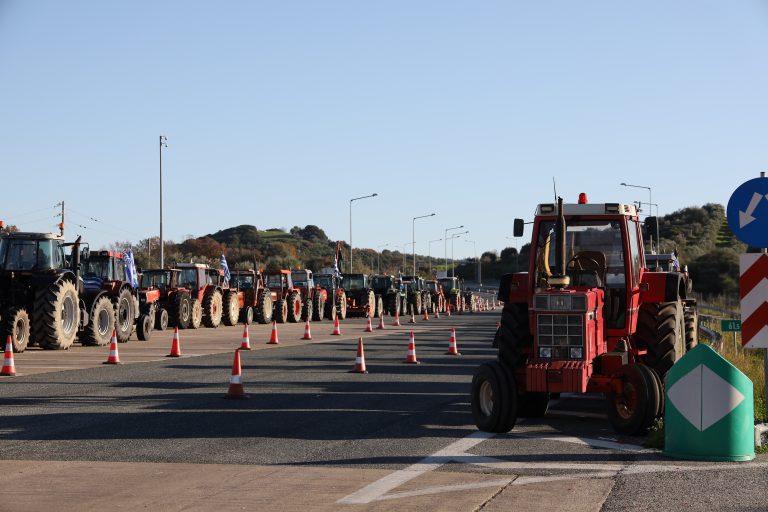 Αποκλεισμοί παραδρόμων στις προτάσεις κλιμάκωσης των αγροτών – Τι επισημαίνει η ΕΛ.ΑΣ για την επιστροφή των εκδρομέων