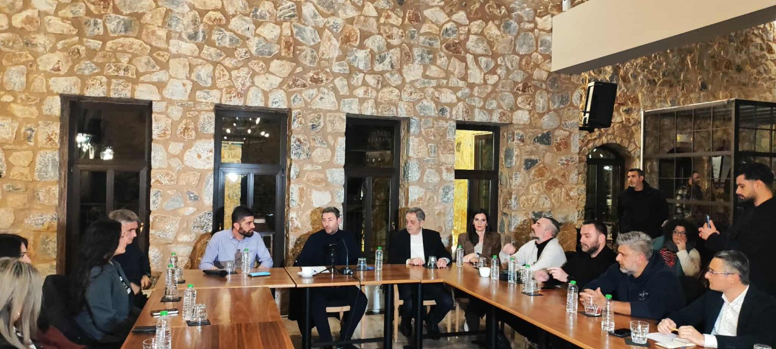 Συνάντηση Ανδρουλάκη με νέους επιχειρηματίες στη Φλώρινα – Κριτική στην πράσινη μετάβαση