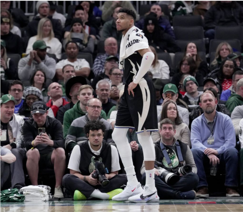 Άγνωστο το πότε θα επιστρέψει ο Γιάννης Αντετοκούνμπο μετά τον τραυματισμό του 