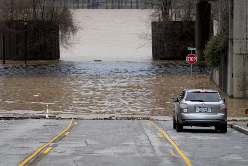 Τι χρειάζεται να έχετε στο αυτοκίνητο σε περίπτωση κακοκαιρίας