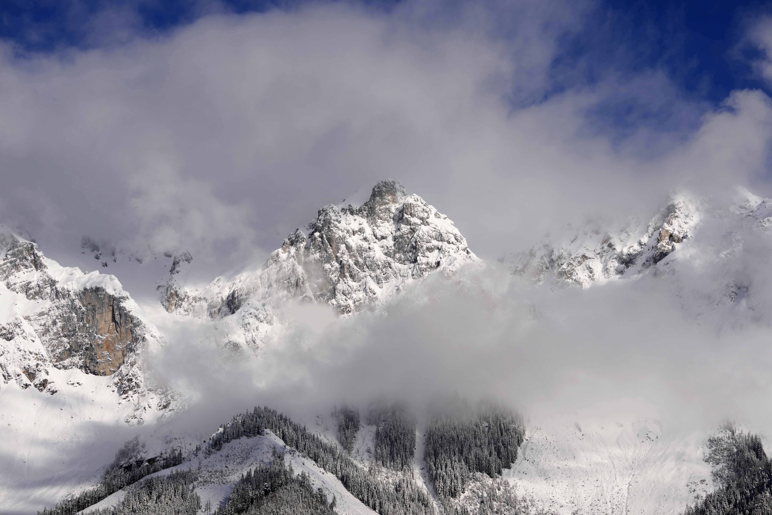 Πώς ένα κόκκινο σημάδι στο χιόνι έλυσε το μυστήριο αγνοούμενου ορειβάτη