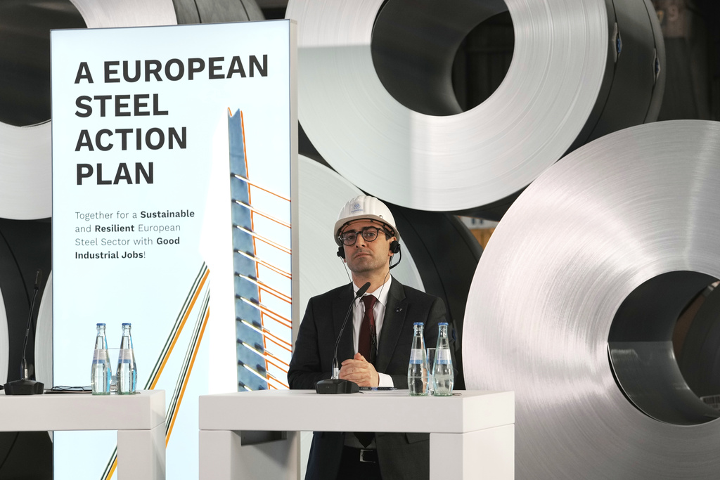 Σε ισχύ οι νέοι «πράσινοι δασμοί» της ΕΕ για τα προϊόντα υψηλής περιεκτικότητας σε άνθρακα