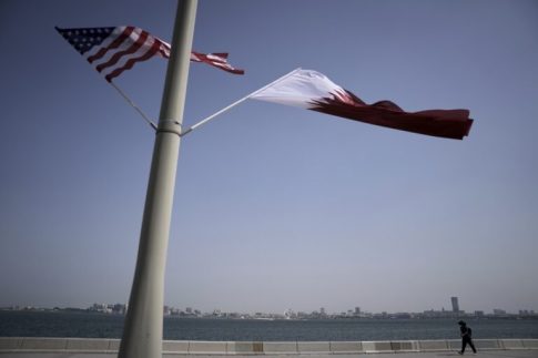 Τιμή στον Μίκη Θεοδωράκη από την Τ.Ο. Μαγνησίας του ΚΚΕ στο κατάμεστο Δημοτικό Θέατρο Νέας Ιωνίας