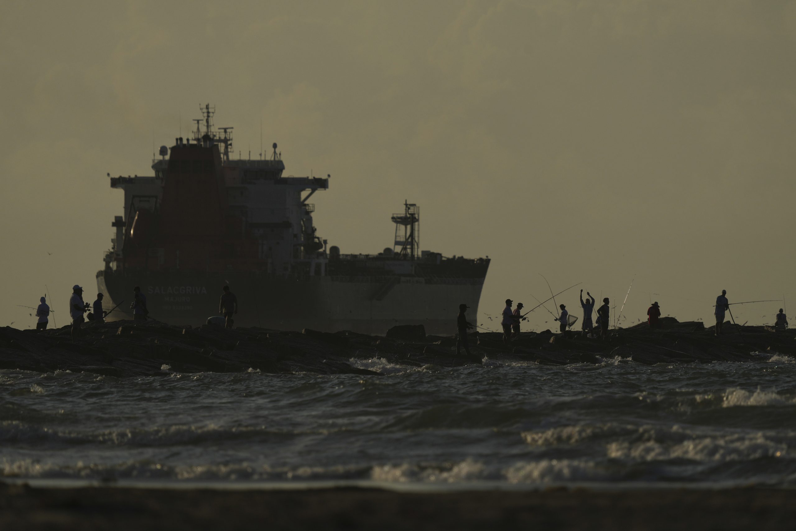 Μόσχα: Οι ΗΠΑ απελευθέρωσαν δύο Ρώσους από το πλήρωμα του τάνκερ που κατέλαβαν στον Ατλαντικό